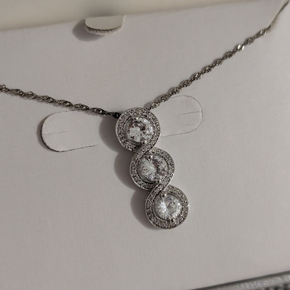 Elegant Silver Infinity Pendant Necklace - Picture 5 of 5